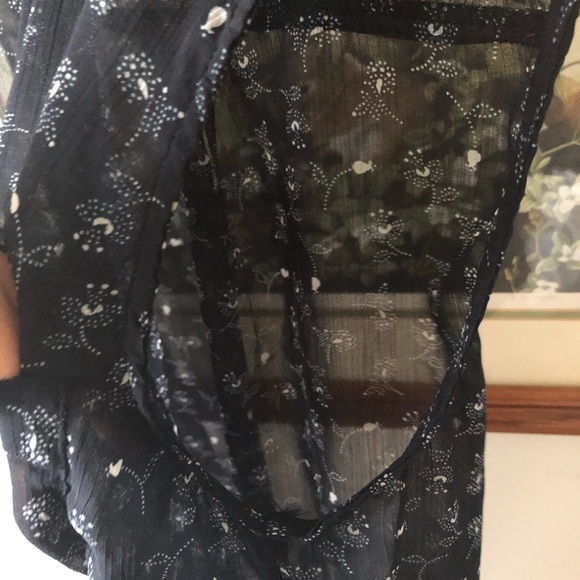 HOLISTER Sleeveless Sheer Button-down Blouse - Picture 12 of 13